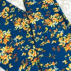 NWOT‼️ Lularoe TC leggings super soft!!